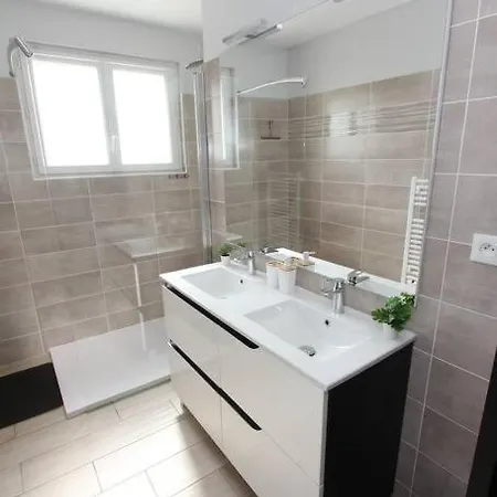 Maison Climatisee Avec Parking